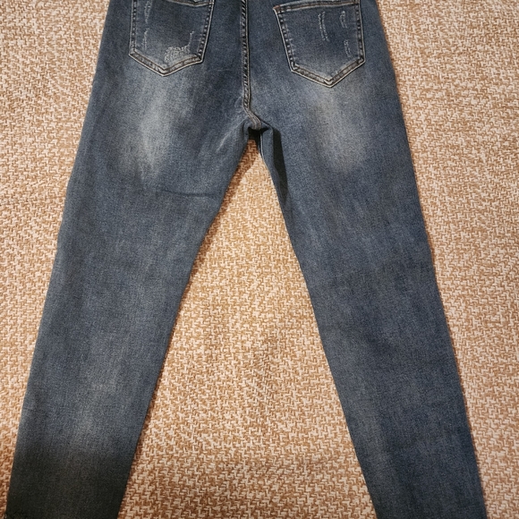 Super Cute Jeans - Picture 2 of 3